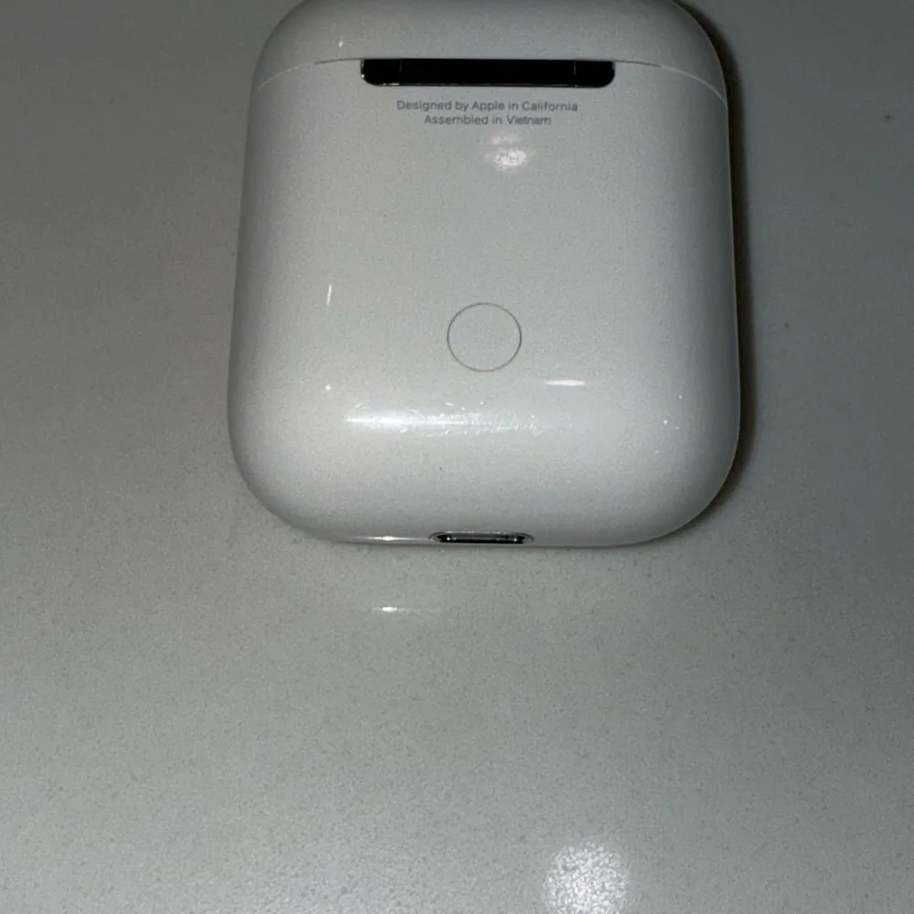 Apple White Wireless Earbuds with Case